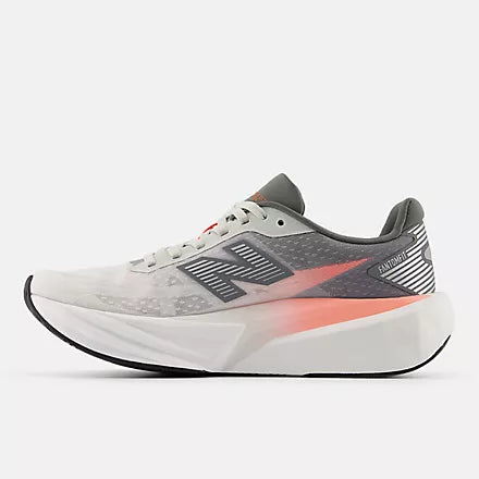 TCS NYC Marathon FuelCell Rebel v5 schoenen