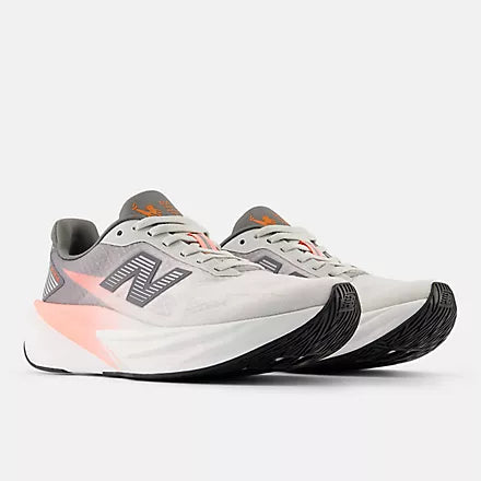 TCS NYC Marathon FuelCell Rebel v5 schoenen