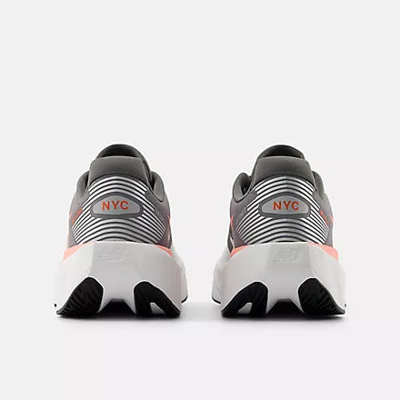 TCS NYC Marathon FuelCell Rebel v5 schoenen